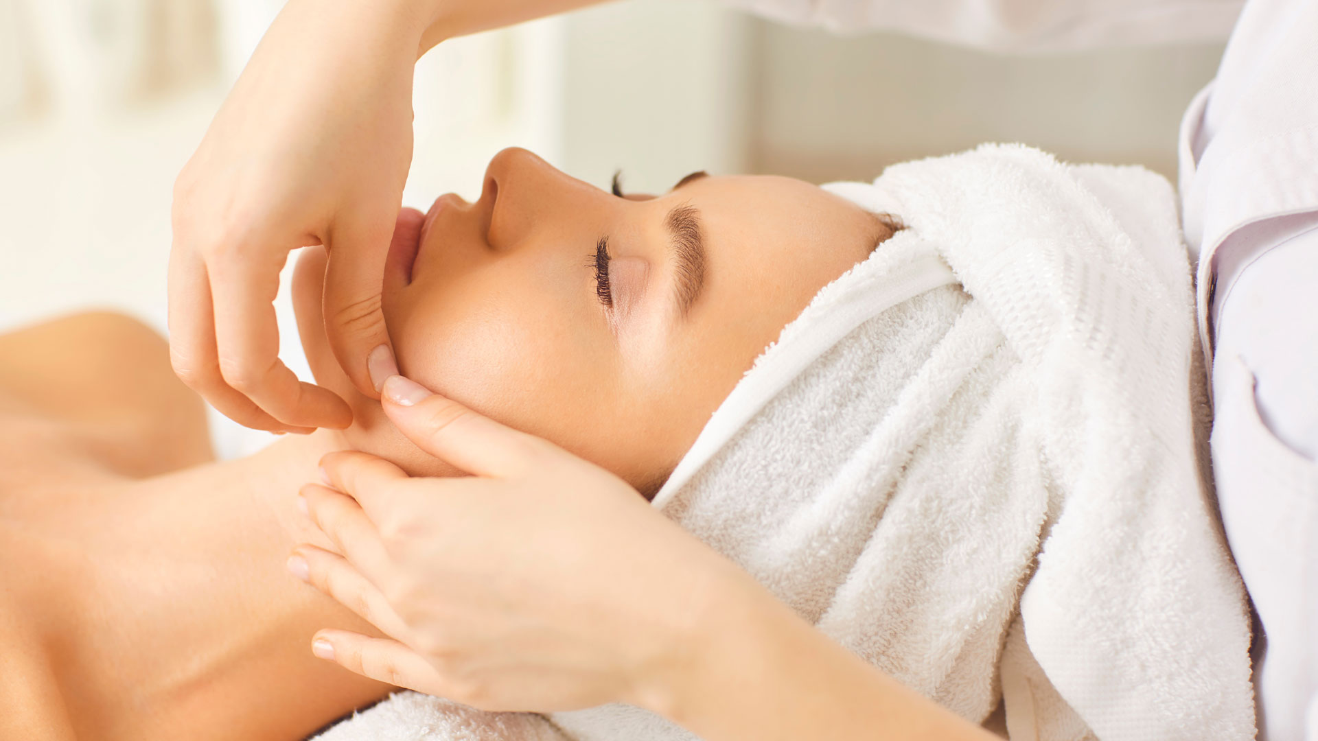 Massages anti-âge Massage visage Institut de beauté Andance Annonay - Fée2Beauté, Fée de Beauté Esthéticienne Nord Ardèche Davézieux Salaise sur Sanne 07 Massage Esthétique
